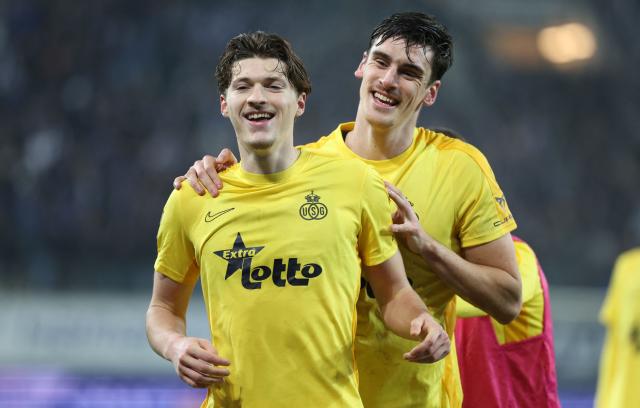 Union's British defender #26 Ross Sykes (R) celebrates with Union's Belgian defender #48 Fedde Leysen after scoring his team's second goal during a Belgian Pro League football match between KAA Gent and Royale Union SG at the Planet Group Arena in Ghent on December 26, 2024. (Photo by VIRGINIE LEFOUR / Belga / AFP) / Belgium OUT