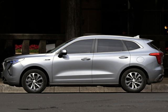 A Chinese-made Haval H6 SUV is seen on Reforma Avenue in Mexico City on December 23, 2024. Sales of luxury vehicles in Mexico registered a significant drop in 2024, in the face of a stronger presence of Chinese-made vehicles preferred by consumers.  (Photo by ALFREDO ESTRELLA / AFP)