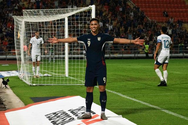 Thailand's forward Patrik Gustavsson celebrates after scoring a goal during the 2024 ASEAN Electric Cup semi-final second leg football match between Thailand and the Philippines at the Rajamangala National Stadium in Bangkok on December 30, 2024. (Photo by Amaury PAUL / AFP)