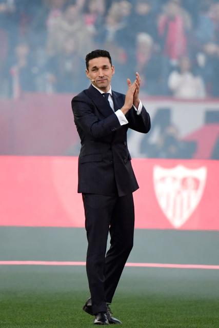 Sevilla's Spanish defender Jesus Navas applauds during his farewell ceremony, at the Ramon Sanchez Pizjuan stadium in Sevilla on December 30, 2024. Navas retires after two decades marked by numerous titles with the Sevilla FC and the 2010 FIFA World Cup in South Africa with Spain's national team. (Photo by CRISTINA QUICLER / AFP)