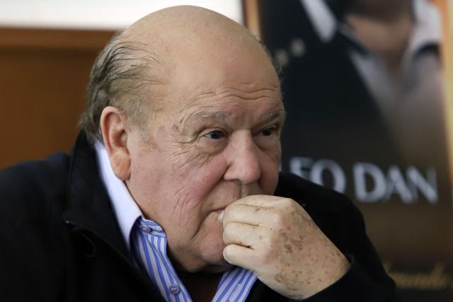 Argentine artist Leopoldo Dante Tevez, better known as Leo Dan, gestures during a press conference in Mexico City on May 27, 2019. Argentine singer and songwriter Leo Dan, popular since the 1960s in Latin America and author of romantic hymns such as "Como te extraño mi amor" (How I miss you, my love), died on January 1, 2025, at the age of 82, his official account on social networks informed. (Photo by EDGAR NEGRETE / AFP)