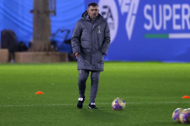 AC Milan's Portuguese coach Sergio Conceicao leads a training session in Riyadh on January 2, 2025, on the eve of their Italian Super Cup semi-final football match against Juventus. (Photo by Fayez NURELDINE / AFP)