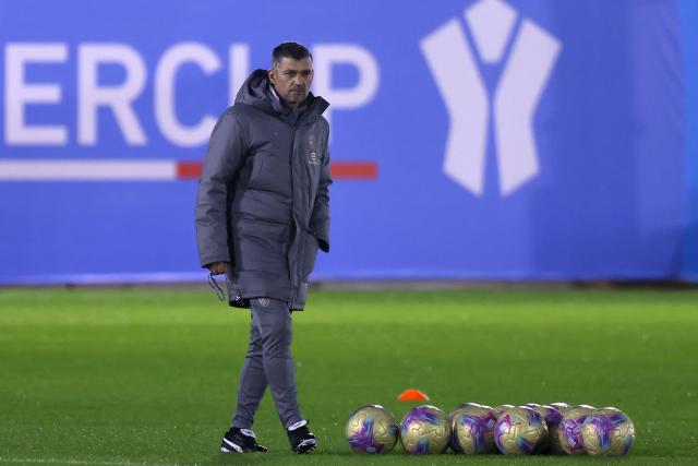 AC Milan's Portuguese coach Sergio Conceicao leads a training session in Riyadh on January 2, 2025, on the eve of their Italian Super Cup semi-final football match against Juventus. (Photo by Fayez NURELDINE / AFP)