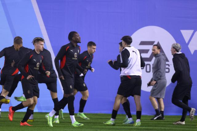 AC Milan's players attend a training session in Riyadh on January 2, 2025, on the eve of their Italian Super Cup semi-final football match against Juventus. (Photo by Fayez NURELDINE / AFP)