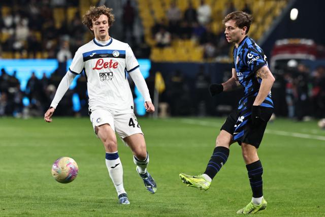 Inter Milan's Italian midfielder #23 Nicolo Barella is marked by Atalanta's Italian defender #42 Giorgio Scalvini during the Italian Super Cup semi-final football match Between Inter Milan and Atalanta at the Al -Awwal Park in Riyadh on January 2, 2025. (Photo by FADEL SENNA / AFP)