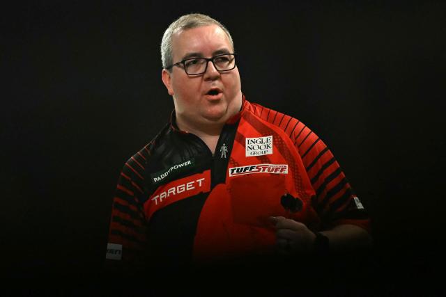 England's Stephen Bunting reacts ash he plays against England's Luke Littler during their PDC World Darts Championship semi-final at Alexandra Palace in London on January 2, 2025. (Photo by Ben STANSALL / AFP)