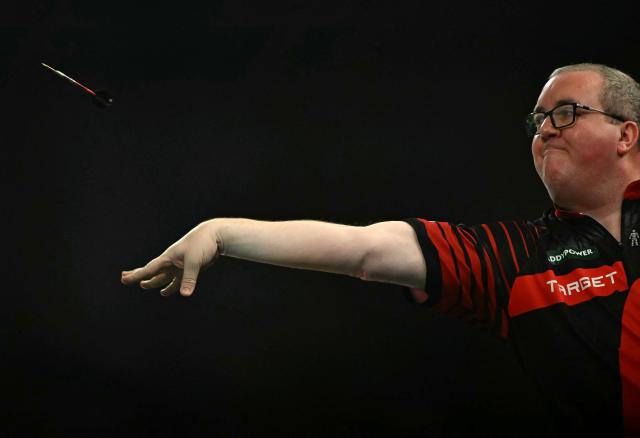 England's Stephen Bunting plays against England's Luke Littler during their PDC World Darts Championship semi-final at Alexandra Palace in London on January 2, 2025. (Photo by Ben STANSALL / AFP)