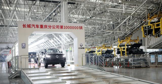 This photo taken on January 2, 2024 shows newly-finished cars rolling off the production line at the Great Wall Motors' Chongqing smart factory in southwest China's Chongqing, marking the completion of the factory's one-millionth vehicle. (Photo by AFP) / China OUT