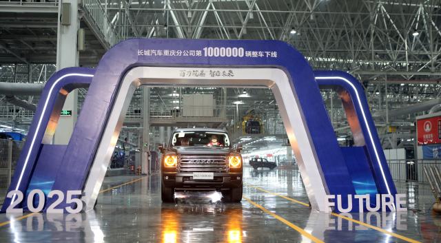 This photo taken on January 2, 2024 shows a brand-new H9 vehicle bearing a “1000000” label rolling off the production line at the Great Wall Motors' Chongqing smart factory in southwest China's Chongqing, marking the completion of the factory's one-millionth vehicle. (Photo by AFP) / China OUT