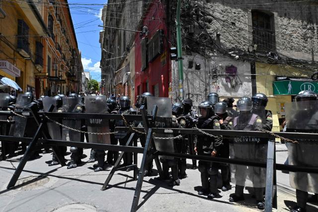 Riot police officers stand guard to block access to Murillo Square during the ‘Communal for Life’ march against the government of Luis Arce and to denounce the economic crisis in La Paz on January 13, 2025. The supporters of ex-president Morales march are also calling for the release of 90 people who have been detained since last year roadblocks, and plan to arrive in La Paz on January 13. (Photo by JORGE BERNAL / AFP)