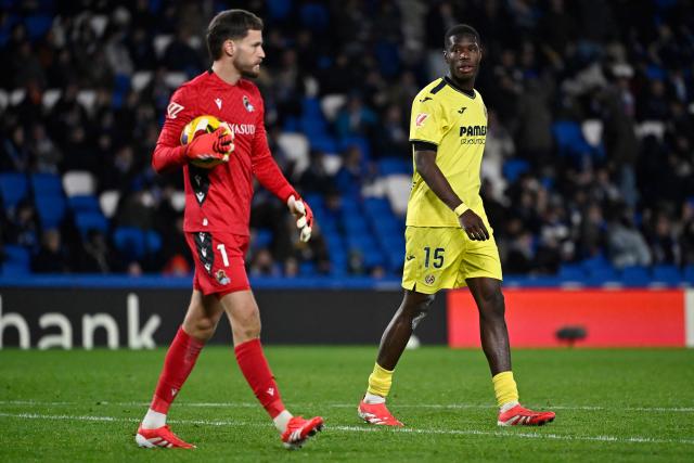 Villarreal's French forward #15 Thierno Barry looks at Real Sociedad's Spanish goalkeeper #01 Alex Remiro as they leave the pitch at the end of the Spanish league football match between Real Sociedad and Villarreal CF at the Anoeta stadium in San Sebastian on January 13, 2025. (Photo by ANDER GILLENEA / AFP)