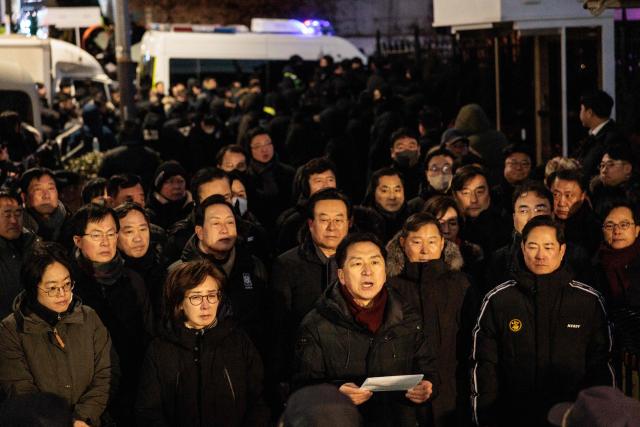 Kim Gi-hyeon (front, 2nd L), a lawmaker of the People Power Party (PPP), addresses the media as authorities try to detain impeached South Korean President Yoon Suk Yeol near his residence in Seoul on January 15, 2025. Yoon was arrested on January 15 over his failed martial law bid, after hundreds of anti-graft investigators and police raided his residence to end a weeks-long standoff. (Photo by YASUYOSHI CHIBA / AFP)