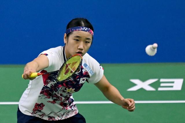 South Korea’s An Se-Young plays against Taiwan's Chiu Pin-Chian during their women’s singles match at the Yonex-Sunrise India Open 2025 badminton tournament in New Delhi on January 15, 2025. (Photo by Money SHARMA / AFP)