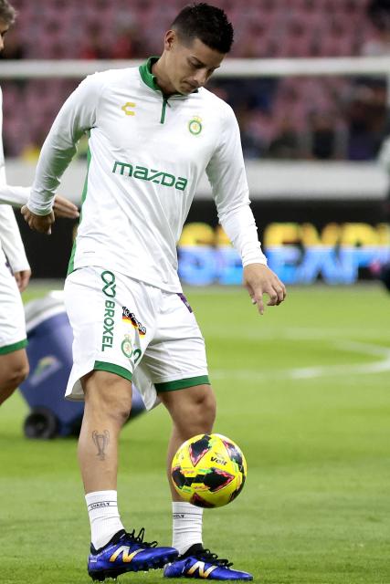 Leon's Colombian midfielder #10 James Rodríguez controls the ball during the warm-up before the Liga MX Clausura football match between Atlas and Leon at the Jalisco Stadium in Guadalajara, Jalisco State, Mexico on January 18, 2025. (Photo by Ulises Ruiz / AFP)