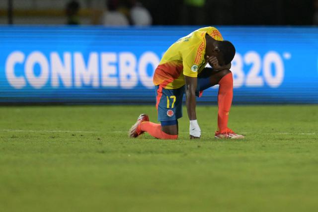 Colombia's defender #17 Juan Arizala reacts after the 2025 South American U-20 football championship match between Argentina and Colombia at the Misael Delgado stadium in Valencia, Carabobo state, Venezuela on January 26, 2025. (Photo by JUAN BARRETO / AFP)