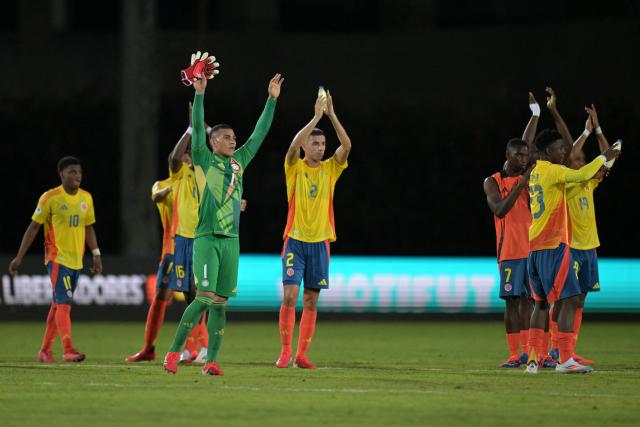 Colombia's players react after the 2025 South American U-20 football championship match between Argentina and Colombia at the Misael Delgado stadium in Valencia, Carabobo state, Venezuela on January 26, 2025. (Photo by JUAN BARRETO / AFP)