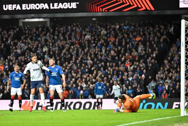 Fenerbahce's Moroccan striker #19 Youssef En-Nesyri watches as Rangers' English goalkeeper #01 Jack Butland concedes the teams first goal during the UEFA Europa League second-leg round of 16 football match between Rangers and Fenerbahce SK at the Ibrox Stadium in Glasgow on March 13, 2025. (Photo by ANDY BUCHANAN / AFP)