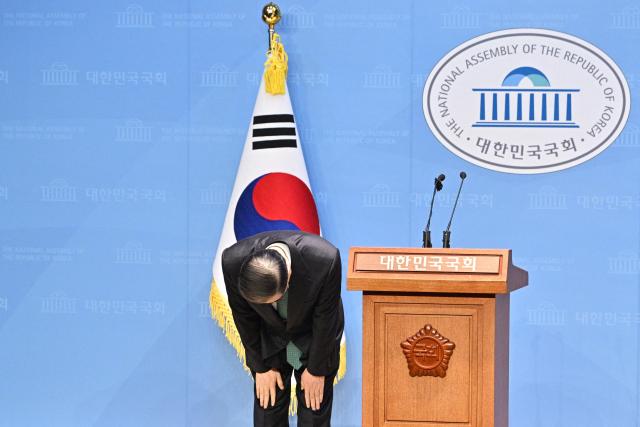 Former acting president Han Duck-soo bows before formally announcing his candidacy in next month's presidential election at the National Assembly in Seoul on May 2, 2025. (Photo by Anthony WALLACE / AFP)