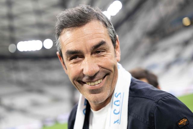 France's former player Robert Pires poses prior to a Legends football match to celebrate the 125th Anniversary of Olympique de Marseille (OM) football club at the Stade Velodrome in Marseille, southern France, on May 2, 2025.  (Photo by MIGUEL MEDINA / AFP)