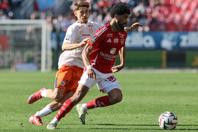 Brest's French midfielder #45 Mahdi Camara (R) fights for the ball with Montpellier's French defender #21 Lucas Mincarelli during the French L1 football match between Stade Brestois 29 (Brest) and Montpellier Herault SC at Stade Francis-Le Ble in Brest, western France on May 4, 2025. (Photo by Fred TANNEAU / AFP)