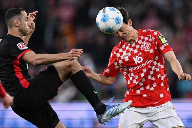 Mainz' South Korean midfielder #07 Jae-Sung Lee (R) vies with Frankfurt's Tunisian midfielder #15 Ellyes Skhiri during the German first division Bundesliga football match between 1 FSV Mainz 05 and Eintracht Frankfurt in Mainz, western Germany on May 4, 2025. (Photo by Kirill KUDRYAVTSEV / AFP) / DFL REGULATIONS PROHIBIT ANY USE OF PHOTOGRAPHS AS IMAGE SEQUENCES AND/OR QUASI-VIDEO