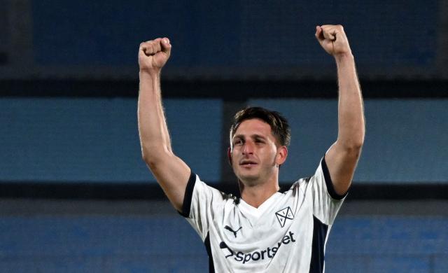 Independiente's forward #34 Matias Gimenez celebrates after scoring his team's fourth goal during the Copa Sudamericana group stage football match between Uruguay's Boston River and Argentina's Independiente at the Centenario stadium in Montevideo on May 6, 2025. (Photo by EITAN ABRAMOVICH / AFP)
