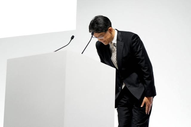 Toyota Motor President and CEO Koji Sato bows at the beginning of his speech during a press briefing for the company's financial results in Tokyo on May 8, 2025. Japanese auto giant Toyota forecast a 35 percent year-on-year drop in net profit to 21.6 billion USD for the 2025-26 financial year. (Photo by Kazuhiro NOGI / AFP)