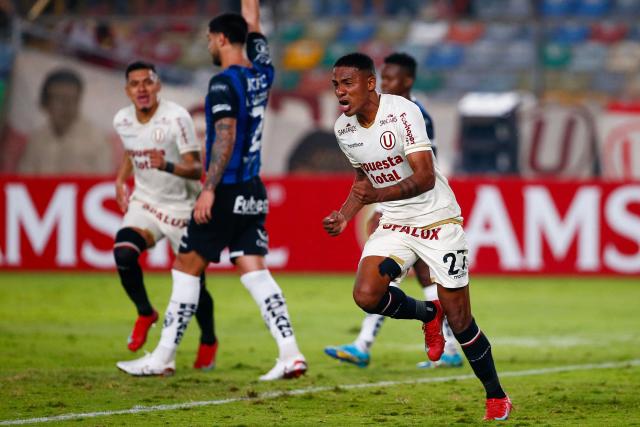 Universitario's Ecuadorian midfielder #27 Jose Carabali celebrates scoring his team's first goal during the Copa Libertadores group stage first round football match between Peru's Universitario de Lima and Ecuador's Independiente del VAlle at the Monumental "U" Marathon stadium in Lima, on May 8, 2025. (Photo by STRINGER / AFP)