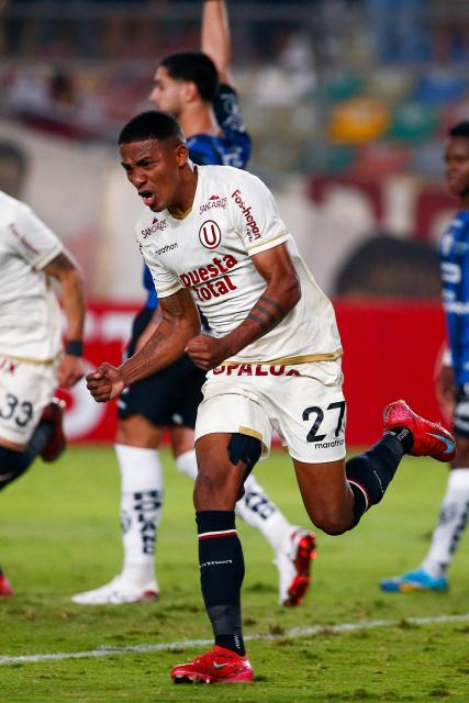 Universitario's Ecuadorian midfielder #27 Jose Carabali celebrates scoring his team's first goal during the Copa Libertadores group stage first round football match between Peru's Universitario de Lima and Ecuador's Independiente del VAlle at the Monumental "U" Marathon stadium in Lima, on May 8, 2025. (Photo by STRINGER / AFP)