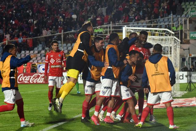 Cienciano's Colombian defender #70 Jimmy Valoyes (2nd-R) celebrates with teammates after scoring a goal during the Copa Sudamericana group stage football match between Peru's Cienciano and Venezuela's Caracas FC at the Inca Garcilaso de la Vega stadium in Cusco, Peru on May 8, 2025. (Photo by Ivan FLORES / AFP)