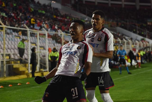 Caracas' forward #31 Jose Hernandez (L) celebrates with teammate forward #14 Ender Echenique after scoring a goal during the Copa Sudamericana group stage football match between Peru's Cienciano and Venezuela's Caracas FC at the Inca Garcilaso de la Vega stadium in Cusco, Peru on May 8, 2025. (Photo by Ivan FLORES / AFP)