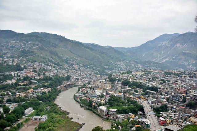 This photograph taken on May 9, 2025 shows the Neelum River flowing through Muzaffarabad, the capital of Pakistan-administered Kashmir. India and Pakistan accused each other on May 8 of carrying out waves of drone attacks, as deadly confrontations between the nuclear-armed foes drew global calls for calm. (Photo by Sajjad QAYYUM / AFP)