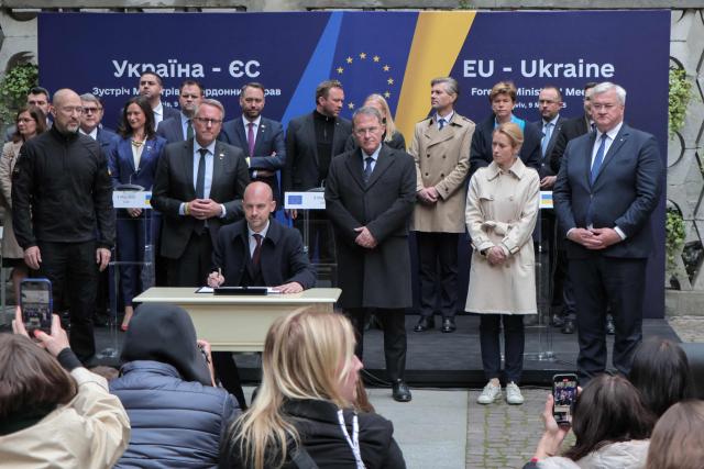 France's Minister for Europe and Foreign Affairs Jean-Noel Barrot (C) signs next to Ukrainian Prime Minister Denys Shmyhal (L), Ukrainian Minister of Foreign Affairs Andrii Sybiha (R) and EU High Representative for Foreign Affairs and Security Policy Kaja Kallas (2R) during a signing ceremony as part of a Ukraine-EU meeting in Lviv, on May 9, 2025, amid the Russian invasion of Ukraine. The EU on May 9, 2025, pledged to disburse one billion euros ($1.1 billion) from the proceeds of frozen Russian assets to Ukrainian arms companies as part of its support to Kyiv as it fights off Moscow's invasion. (Photo by Sergii VOLSKYI / AFP)