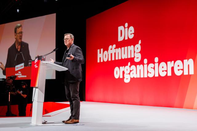 Germany's The Left (Die Linke) party politician Bodo Ramelow, one of the new Vice-Presidents of the Bundestag (lower house of parliament), addresses delegates during the two-day federal party congress in Chemnitz, eastern Germany on May 9, 2025. (Photo by JENS SCHLUETER / AFP)