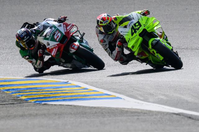 Pertamina Enduro VR46 Racing Team's Italian MotoGP rider Fabio Di Giannantonio (R) and LCR Honda team's French MotoGP rider Johann Zarco ride during a France Moto GP Grand Prix free practice session at the Le Mans Circuit on May 9, 2025. (Photo by Loic VENANCE / AFP)