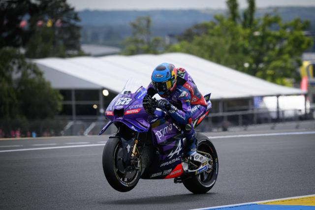 Prima Pramac Yamaha team's Portuguese MotoGP rider Miguel Oliveira controls his motorcycle during a free practice session for the France Moto GP Grand Prix, at the Le Mans Circuit, on May 9, 2025. (Photo by Loic VENANCE / AFP)
