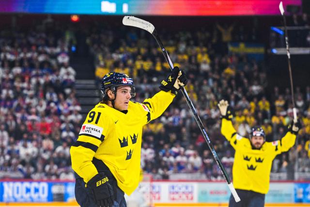 Sweden’s forward #91 Leo Carlsson celebrates with his teammates after scoring 2-0 during the IIHF Men's Ice Hockey World Championship match between Sweden and Slovakia in Stockholm, on May 9, 2025. (Photo by Jonathan NACKSTRAND / AFP)
