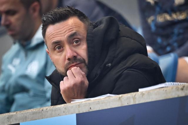 Marseille's Italian head coach Roberto De Zerbi looks on during the French L1 football match between Le Havre AC and Olympique de Marseille (OM) at The Stade Oceane in Le Havre, north-western France, on May 10, 2025. Shortly after the hour mark and opening goal of Marseille, a brawl broke out in a corner adjacent to the Le Havre kop and spectators left the stand to take cover, bringing the match to a halt in the 64th minute and prompting referee Willy Delajod to send the players back to the dressing room. (Photo by Lou BENOIST / AFP)