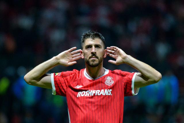 Toluca's Portuguese forward #26 Paulinho celebrates after scoring his team's second goal during the Liga MX Clausura tournament quarter-final second leg football match between Toluca and Monterrey at the Nemesio Diez Stadium in Toluca de Lerdo, State of Mexico, Mexico on May 10, 2025. (Photo by Mario Vazquez / AFP)