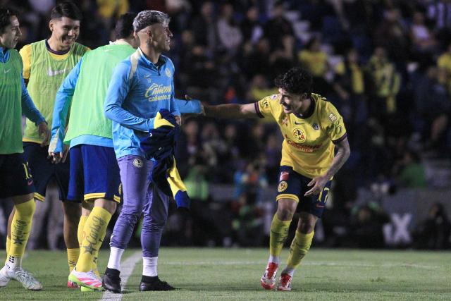 America's US forward #17 Alejandro Zendejas (R) celebrates with teammates after scoring his team's first goal during the Liga MX Clausura tournament quarter-final second leg football match between America and Pachuca at the Sports City Stadium in Mexico City on May 10, 2025. (Photo by Victor Cruz / AFP)