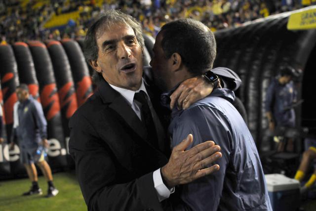 Pachuca's Uruguayan coach Guillermo Almada greets America's Brazilian coach Andre Jardine ahead of the Liga MX Clausura tournament quarter-final second leg football match between America and Pachuca at the Sports City Stadium in Mexico City on May 10, 2025. (Photo by ROCIO VAZQUEZ / AFP)