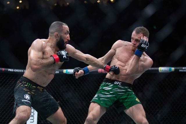 Australia´s mixed martial artist Jack Della Maddalena (R) fights against US mixed martial artist Belal Muhammad during the welterweight bout at the Ultimate Fighting Championship (UFC) 315 event at Bell Centre in Montreal, Quebec, Canada, May 10, 2025. (Photo by Alexis Aubin / AFP)