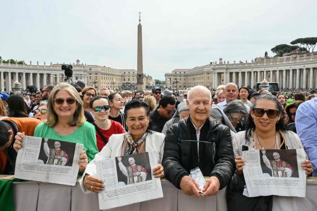Faithful gather in St Peter's square on the day Pope Leo XIV leads the Regina Caeli prayer,  in the Vatican, on May 11, 2025. (Photo by Alberto PIZZOLI / AFP)