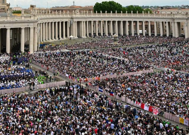 This photograph shows a general view of faithful gathering in St Peter's square on the day Pope Leo XIV leads the Regina Caeli prayer, in the Vatican, on May 11, 2025. (Photo by Tiziana FABI / AFP)