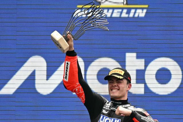 Winner Liqui Moly Dynavolt Itact GP team's Spanish Moto2 rider Manuel Gonzalez, celebrates on the podium after the France Moto2 race at the Le Mans Circuit on May 11, 2025. (Photo by LOIC VENANCE / AFP)
