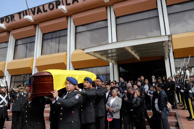Relatives and friends of the 11 soldiers killed on May 9 accompany the coffins as they leave after the funeral mass at the Eloy Alfaro Military College in Quito on May 11, 2025. Ecuador declared three days of national mourning over the deaths of 11 soldiers who the army said were killed by dissident FARC guerrillas in an ambush in Alto Punino, near the Colombian border amid a spike in violence linked to the trafficking of cocaine. (Photo by ARMANDO PRADO / AFP)