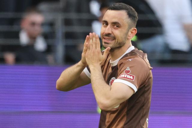 St Pauli's Greek defender #02 Manolis Saliakas celebrates after the German first division Bundesliga football match between Eintracht Frankfurt and FC St. Pauli in Frankfurt, western Germany, on May 11, 2025. (Photo by Daniel ROLAND / AFP) / DFL REGULATIONS PROHIBIT ANY USE OF PHOTOGRAPHS AS IMAGE SEQUENCES AND/OR QUASI-VIDEO