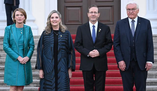 German President Frank-Walter Steinmeier (R), his wife Elke Buedenbender (L), Israeli President Isaac Herzog (2R) and his wife Michal Herzog poses upon arrival for a gala dinner on May 12, 2025 at the Bellevue Palace in Berlin. Israeli President Isaac Herzog is visiting Germany to mark the 60th anniversary of diplomatic relations between the two countries. (Photo by RALF HIRSCHBERGER / AFP)
