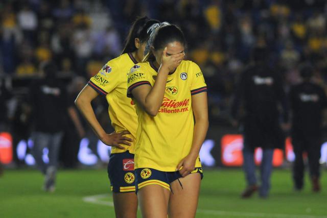 America's defender #25 Jana Gutierrez reacts after losing the Liga MX Femenil Clausura football tournament against Pachuca at the Ciudad de los Deportes Stadium in Mexico City on May 12, 2025. (Photo by Victor Cruz / AFP)