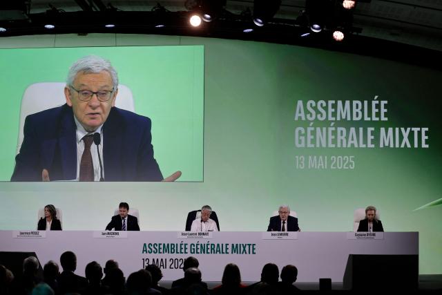 BNP Paribas Chairman of the Board of Directors Jean Lemierre (2ndR) speaks next to Director of Social and Environmental Responsibility Laurence Pessez (L), financial director Lars Machenil (2ndL), CEO Jean-Laurent Bonnafe (3rdL) and assembly's secretary Guylaine Dyevre (R) during the general assembly of BNP Paribas banking group in Paris on May 13, 2025. (Photo by STEPHANE DE SAKUTIN / AFP)
